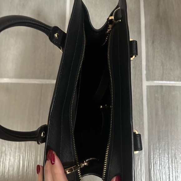 Michael Kors Hangbag - Picture 4 of 5